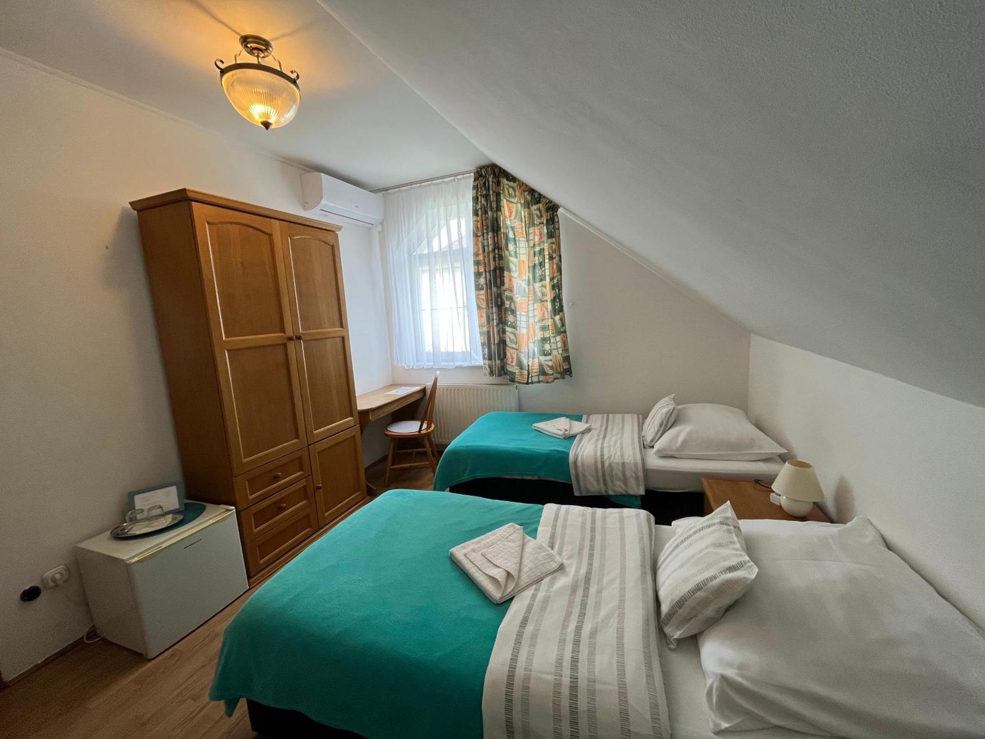 Kiskut Liget Pension Győr Extérieur photo